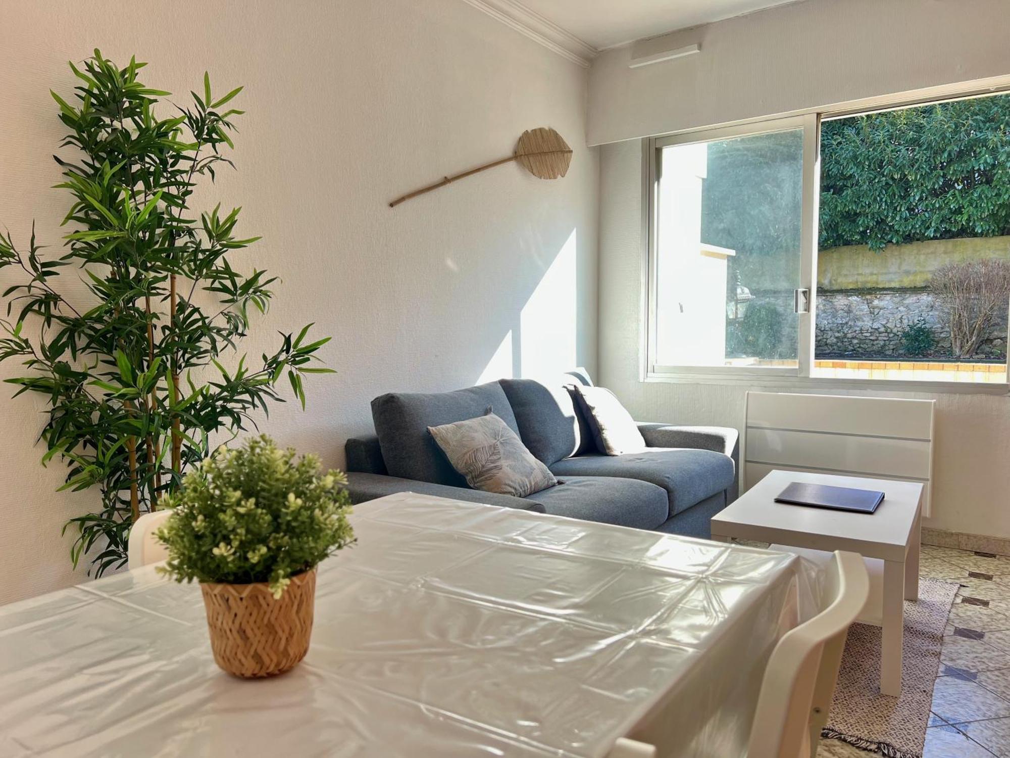 Appart'Hotel Nuiteejour Versailles Saint Cyr L'Ecole Екстериор снимка